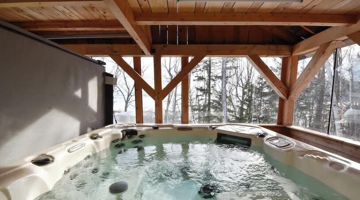 Indoor spa tub