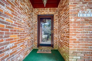 Interior - Poolside Haven Near Golf Course Sleeps 12 (Jacksonville)