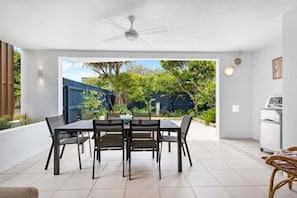 Outdoor dining - Peregian on the Beach Apt 1 (Peregian Beach)