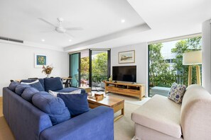 TV - Peregian on the Beach Apt 1 (Peregian Beach)