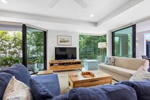 TV - Peregian on the Beach Apt 1 (Peregian Beach)