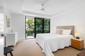 3 bedrooms, iron/ironing board, free WiFi, bed sheets - Peregian on the Beach Apt 1 (Peregian Beach)