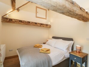 2 Schlafzimmer, individuell dekoriert, individuell eingerichtet