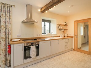 Refrigerador, lavavajillas, tetera eléctrica y tostadora