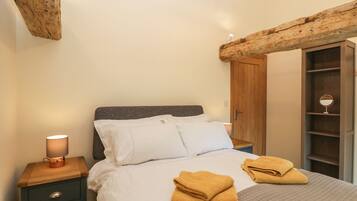 2 bedrooms, individually decorated, individually furnished, free WiFi