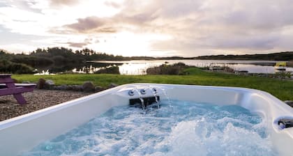 THE WHEELHOUSE POD NO. 2, romantic in Burtonport, County Donegal