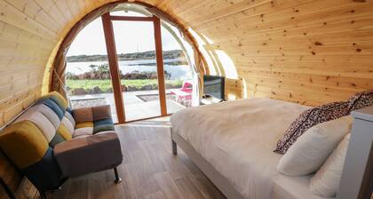 THE WHEELHOUSE POD NO. 7, romantic in Burtonport, County Donegal