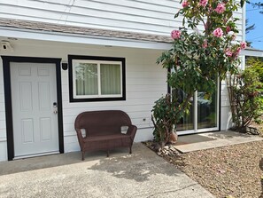 Exterior - Marilyn Monroe, get away.
(Lincoln City)