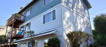 Marilyn Monroe, get away.
