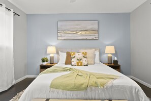 4 habitaciones, tabla de planchar con plancha y cuna de viaje