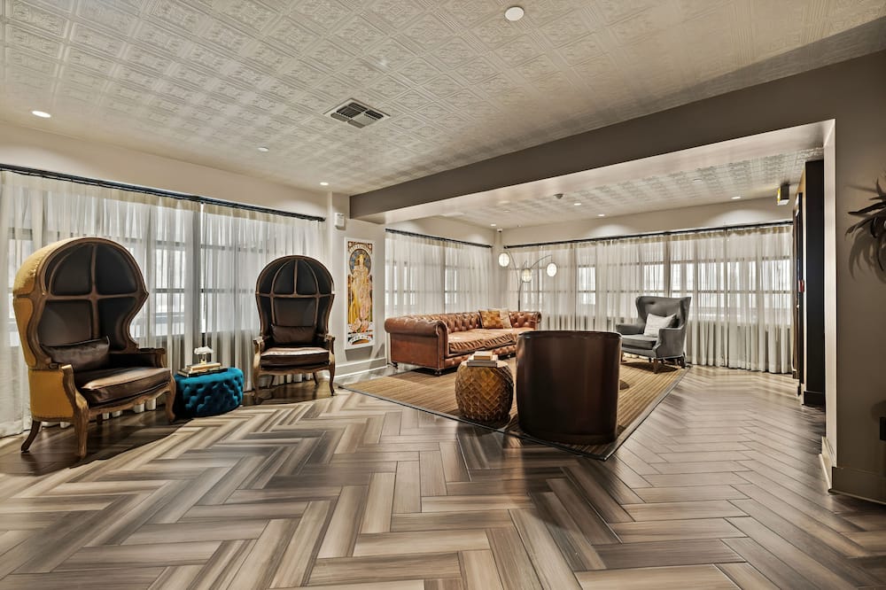 The Maverick, powered by Placemakr - River Walk