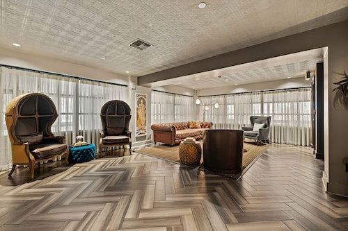 The Maverick, powered by Placemakr - River Walk