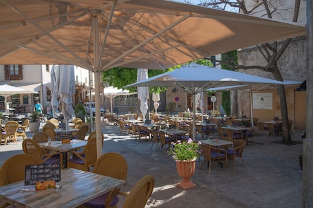 Terraza o patio. Calvario Plaza Hotel