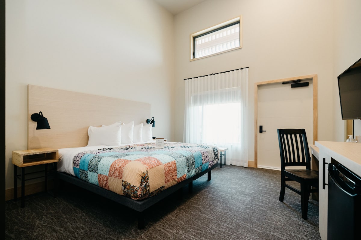 1 bedroom, premium bedding, pillow-top beds, iron/ironing board