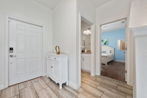 4 bedrooms, iron/ironing board, WiFi, bed sheets - Home with pool in resort in Kissimmee (Kissimmee)