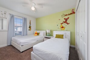 4 bedrooms, iron/ironing board, WiFi, bed sheets