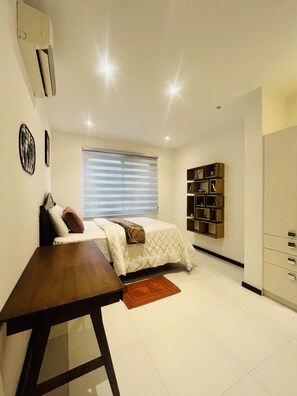 2 bedrooms, desk, iron/ironing board, free WiFi - GraceyO Apartments - Classic luxury at its best!
(Accra)