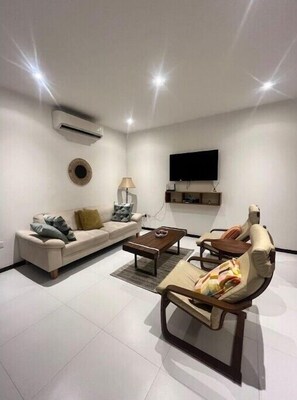 Smart TV - GraceyO Apartments - Classic luxury at its best!
(Accra)