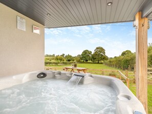 Bañera de hidromasaje al aire libre