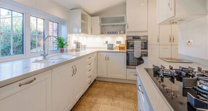 2 bedroom accommodation in Edenbridge