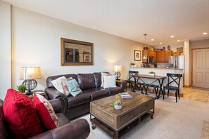 Smart TV, fireplace, DVD player