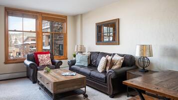 Smart TV, fireplace, DVD player