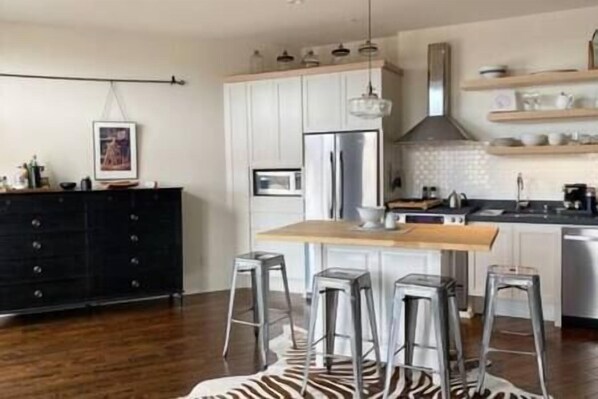 Fridge, microwave, oven, stovetop