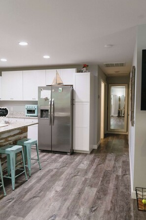 Interior - Beaufort, SC - Parris Island GRADS & Dog Friendly (Beaufort)