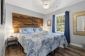 3 Schlafzimmer, Schreibtisch, Bügeleisen/Bügelbrett, Reisekinderbett