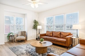 TV - Spacious Wentzville Retreat by StayLage (Wentzville)