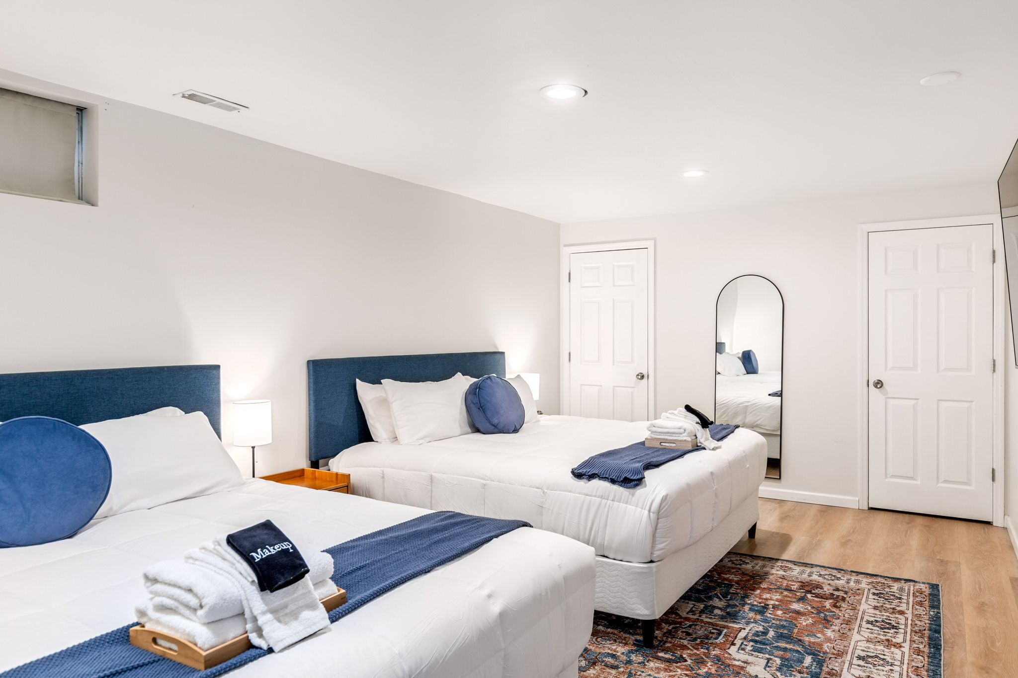 5 bedrooms, WiFi, bed sheets