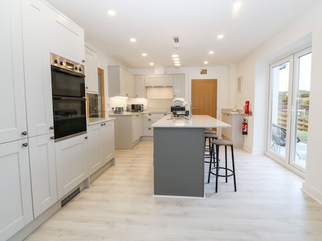 Fridge, dishwasher, electric kettle, toaster