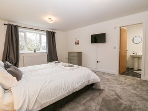 4 bedrooms, individually decorated, individually furnished, free WiFi