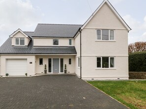 Exterior - White Bull House (Amlwch)