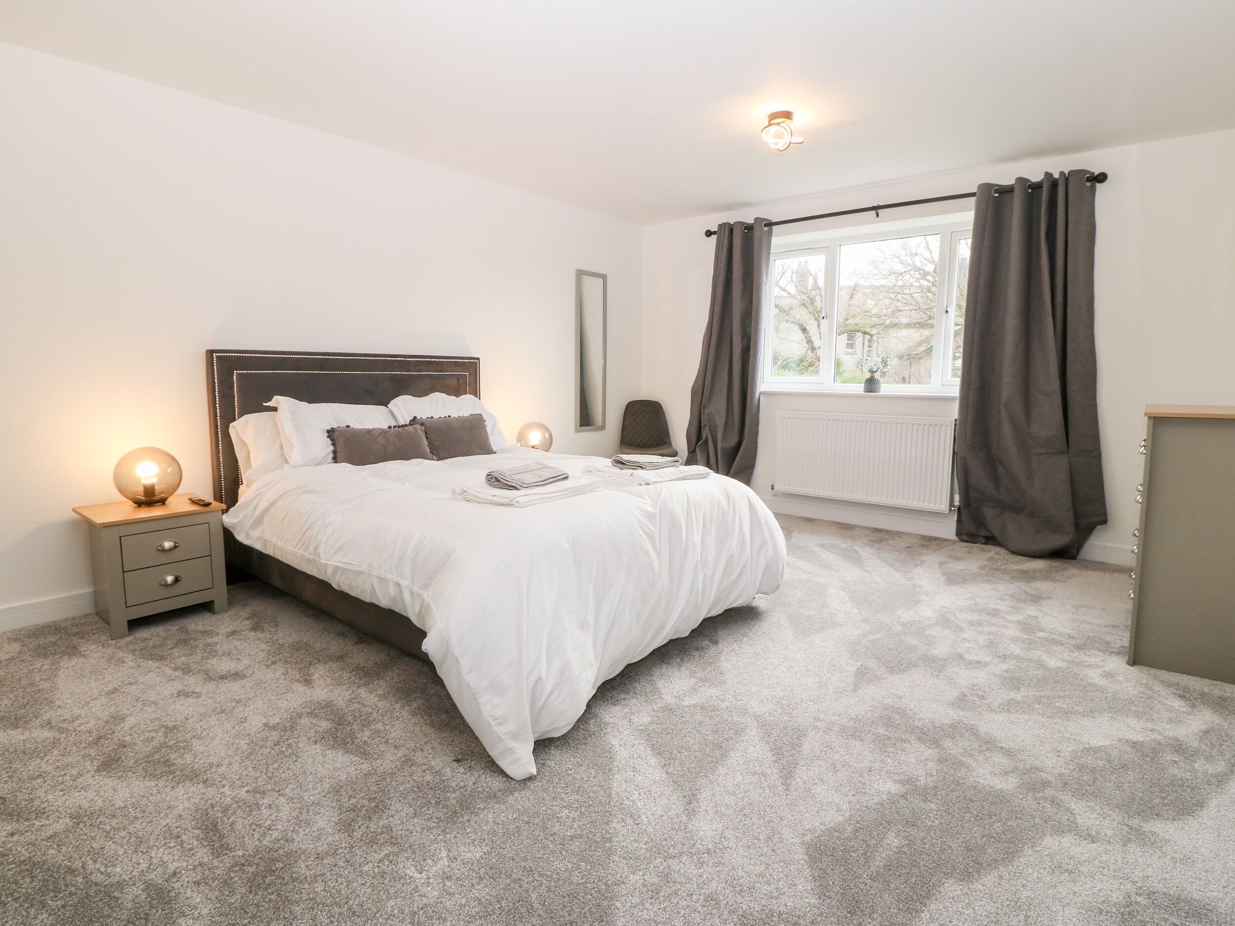 4 slaapkamers, individueel gedecoreerd, individueel gemeubileerd