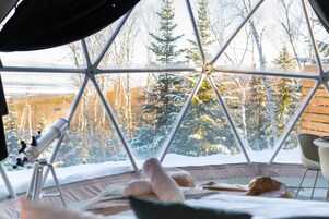 Chimenea, piso con calefacción