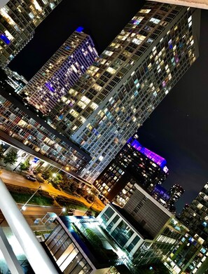 Exterior - 2BD Condo W Free Parking Near CN Tower (Toronto)