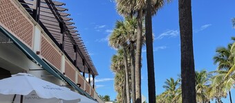 LW Historic District. 1.5 mi to beach. Pet friendly!