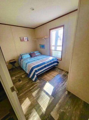 2 多间卧室、床单