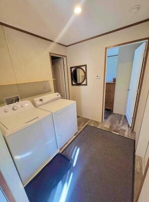 Interior - Caine’s Retreat (Thomas)