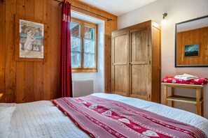 2 bedrooms, WiFi, bed sheets - Apartment 'Appartamento Moti' with Mountain View, Shared Garden and Balcony (Caldes)