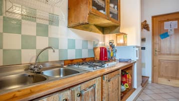 Fridge, microwave, stovetop, cookware/dishes/utensils