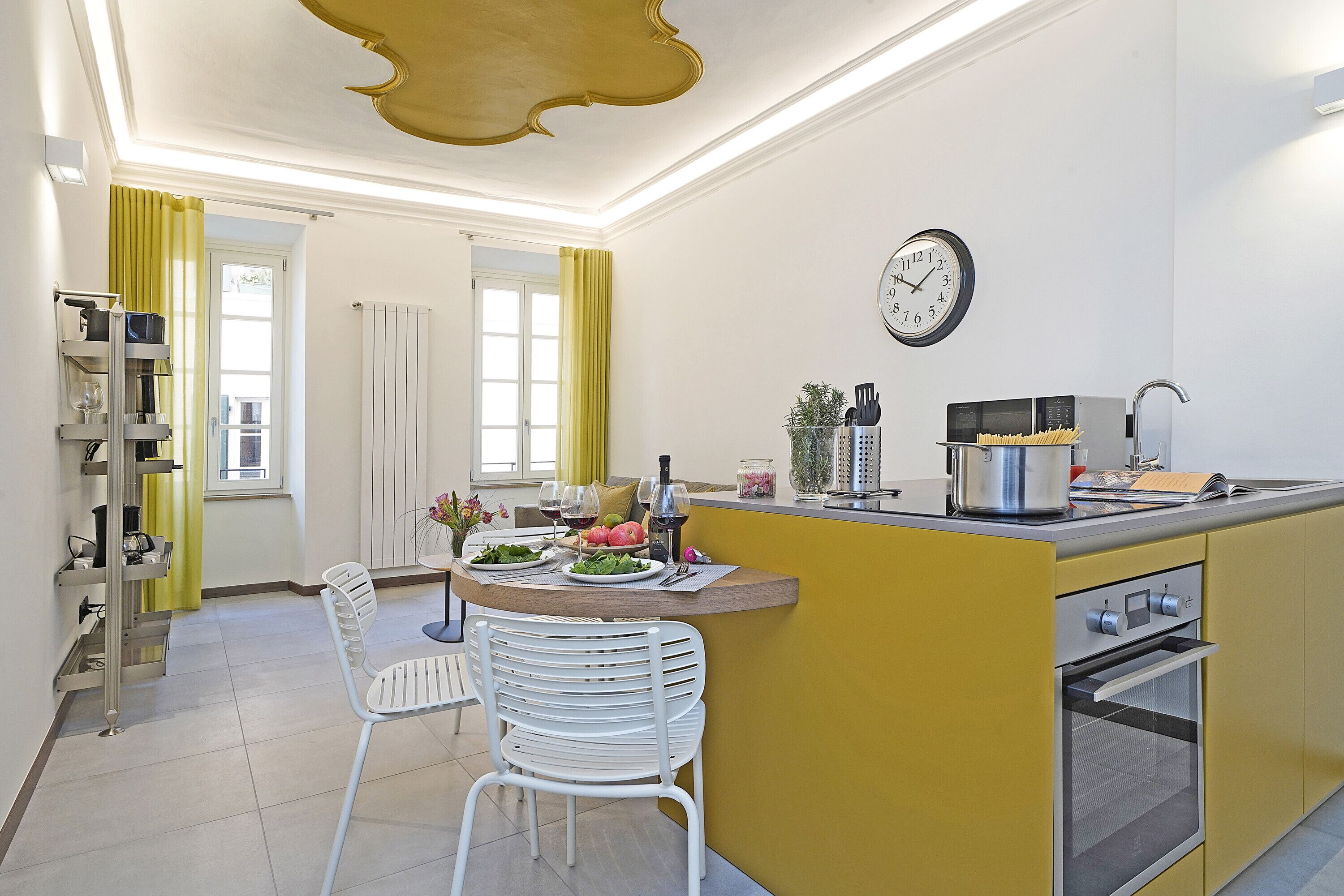 冰箱、微波炉、烤箱、炉灶