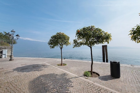 Property grounds. 'Gemhouse Ambra Garda Lake' Apartment 50 m from Lake, Wi-Fi and Air Conditioning