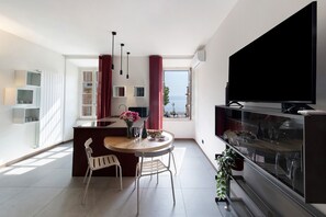 Interior - “Gemhouse Rubino” Apartment with Lake View, Wi-Fi, and Air Conditioning (Gargnano)