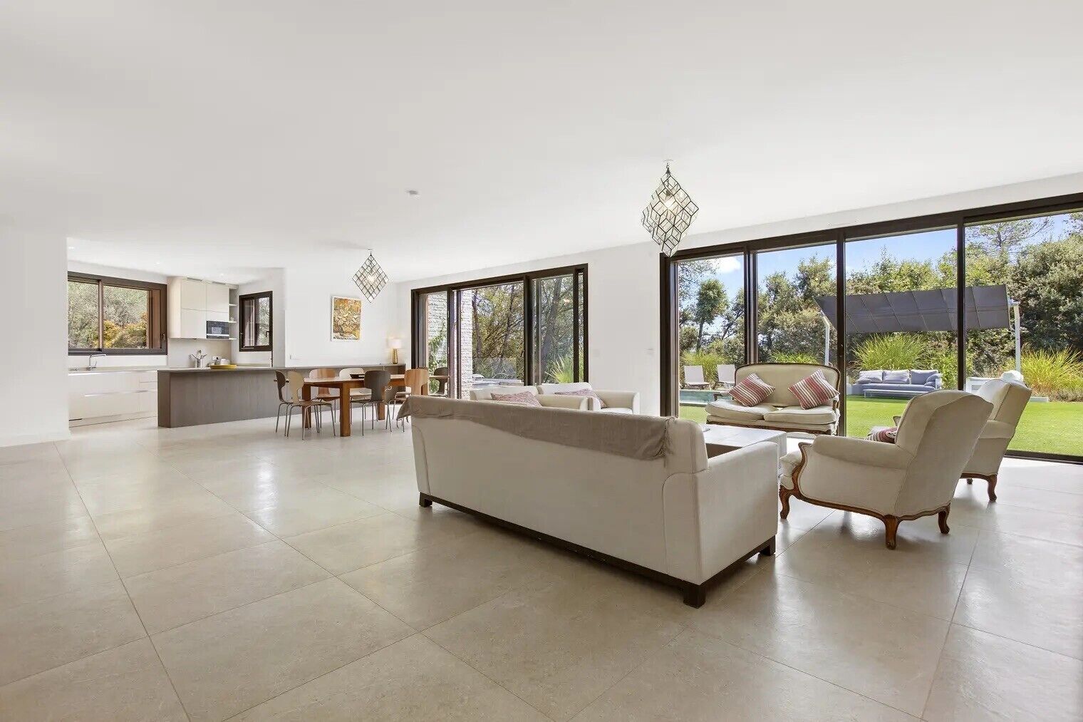 Fernseher, Tischtennisplatte