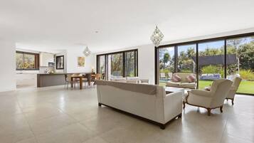 Televisie en een tafeltennistafel