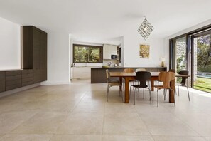 Dining - Holiday Home 'Rez De Villa Pour 8 Valeriane' with Shared Pool, Private Garden and Wi-Fi (Trans-en-Provence)