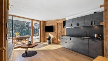 Kühlschrank, Mikrowelle, Herdplatte, Geschirrspüler