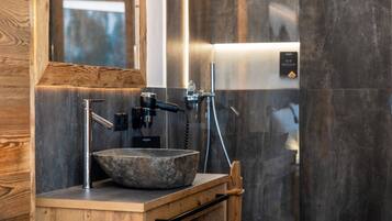 Shower, hair dryer, towels